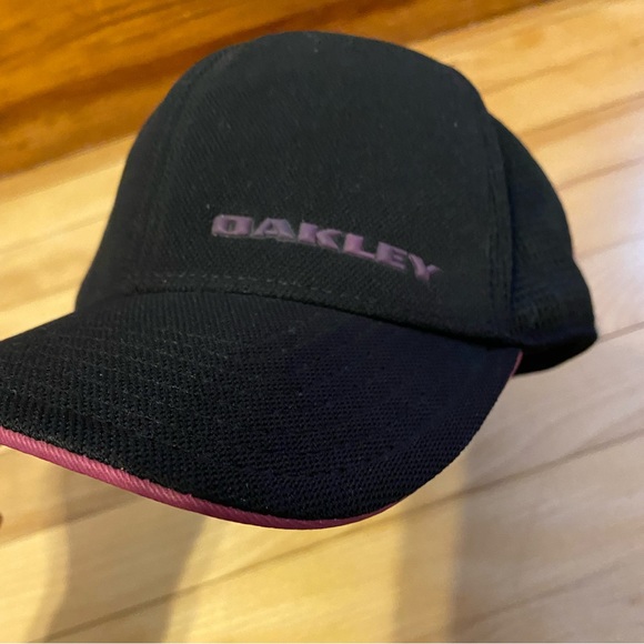 Womens Oakley FlexFit Hat - Picture 2 of 4